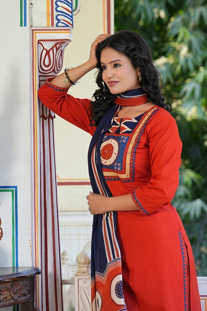 Crimson & Navy Tribal Accent Set – view 2